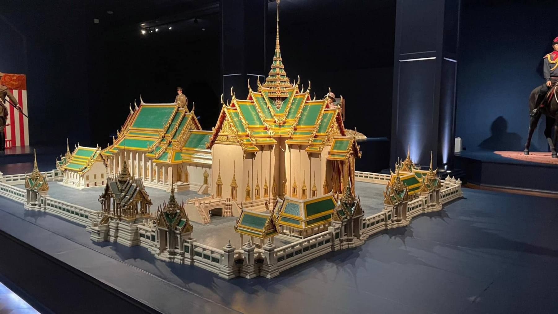 ภาพที่ 17 จากข่าว เมื่อวันที่ 4 กรกฎาคม 2566 คณะนักเรียนเก่าวชิราวุธวิทยาลัยรุ่นที่ 48 ได้จัดงานเลี้ยงรุ่นเพื่อพบปะสังสรรค์ในเชิงสร้างสรรค์ ณ มูลนิธิพระบรมราชานุสรณ์ พระบาทสมเด็จพระมงกุฎเกล้าเจ้าอยู่หัว ในพระบรมราชูปถัมภ์ เพื่อน้อมรำลึกในพระมหากรุณาธิคุณ...