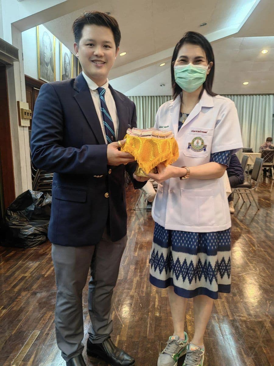 ภาพที่ 10 จากข่าว ภาพบรรยากาศการบริจาคโลหิตเมื่อวันที่ 30 พฤษภาคม 2566 สำหรับการเปิดรับบริจาคโลหิตจากผู้มีจิตศรัทธาเพื่อช่วยเหลือผู้ป่วยที่รอรับบริจาค โดยสมาคมนักเรียนเก่าวชิราวุธวิทยาลัยในพระบรมราชูปถัมภ์ ร่วมกับวชิรพยาบาล...