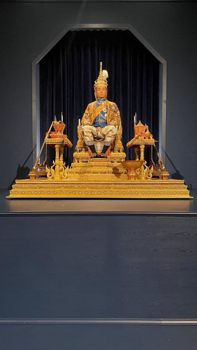 ภาพที่ 9 จากข่าว เมื่อวันที่ 4 กรกฎาคม 2566 คณะนักเรียนเก่าวชิราวุธวิทยาลัยรุ่นที่ 48 ได้จัดงานเลี้ยงรุ่นเพื่อพบปะสังสรรค์ในเชิงสร้างสรรค์ ณ มูลนิธิพระบรมราชานุสรณ์ พระบาทสมเด็จพระมงกุฎเกล้าเจ้าอยู่หัว ในพระบรมราชูปถัมภ์ เพื่อน้อมรำลึกในพระมหากรุณาธิคุณ...