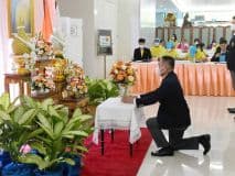 ภาพที่ 18 จากข่าว วันอังคารที่ 20 ธันวาคม 2565 พล.ต.อ.จักรทิพย์ ชัยจินดา และคณะกรรมการสมาคมฯ ร่วมลงนามถวายพระพร สมเด็จพระเจ้าลูกเธอ เจ้าฟ้าพัชรกิติยาภาฯ ณ โรงพยาบาลจุฬาลงกรณ์