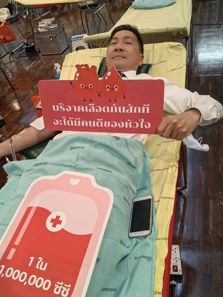 ภาพที่ 2 จากข่าว ภาพบรรยากาศการบริจาคโลหิตเมื่อวันที่ 30 พฤษภาคม 2566 สำหรับการเปิดรับบริจาคโลหิตจากผู้มีจิตศรัทธาเพื่อช่วยเหลือผู้ป่วยที่รอรับบริจาค โดยสมาคมนักเรียนเก่าวชิราวุธวิทยาลัยในพระบรมราชูปถัมภ์ ร่วมกับวชิรพยาบาล...