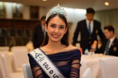 ภาพที่ 46 จากข่าว เมื่อวันที่ 26 มิถุนายน 2566 คณะกรรมการสมาคมนักเรียนเก่าวชิราวุธวิทยาลัยฯ นำโดย พล.ต.อ.จักรทิพย์ ชัยจินดา นายกสมาคมฯเป็นประธานในงานเลี้ยงรับประทานอาหารกลางวันเพื่อเลี้ยงต้อนรับและแสดงความยินดีแก่คณะนางสาวไทยประจำปี พ.ศ. 2566