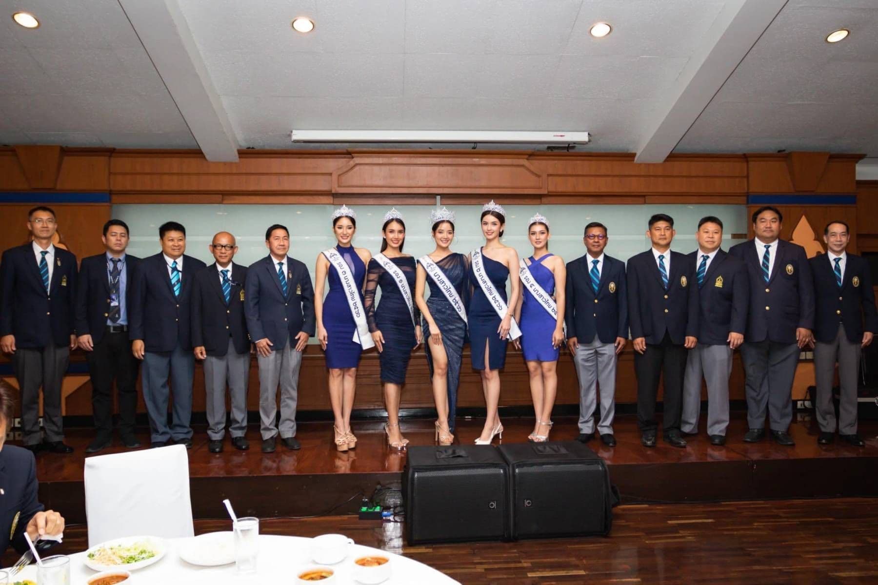 ภาพที่ 6 จากข่าว เมื่อวันที่ 26 มิถุนายน 2566 คณะกรรมการสมาคมนักเรียนเก่าวชิราวุธวิทยาลัยฯ นำโดย พล.ต.อ.จักรทิพย์ ชัยจินดา นายกสมาคมฯเป็นประธานในงานเลี้ยงรับประทานอาหารกลางวันเพื่อเลี้ยงต้อนรับและแสดงความยินดีแก่คณะนางสาวไทยประจำปี พ.ศ. 2566