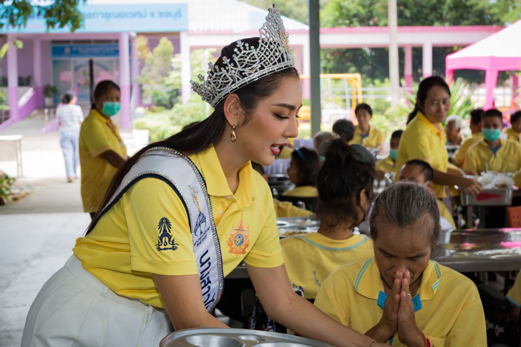ภาพที่ 11 จากข่าว สมาคมนักเรียนเก่าวชิราวุธวิทยาลัย ในพระบรมราชูปถัมภ์ ร่วมกับวชิราวุธวิทยาลัย จัดกิจกรรมเฉลิมพระเกียรติพระบาทสมเด็จพระเจ้าอยู่หัว ช่วยเหลือผู้พิการและด้อยโอกาส